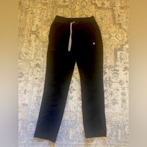 Figs Yola skinny scrub pants- small